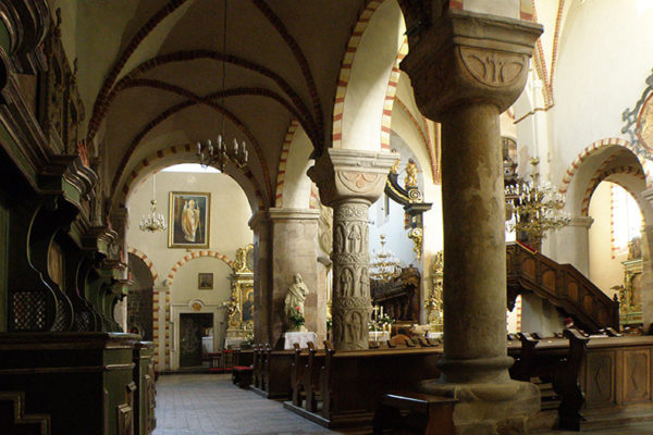 Strzelno - kolumny romańskie